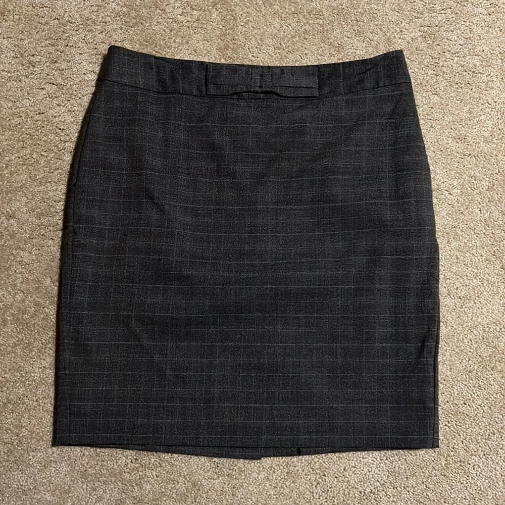 Loft knee length skirt with bow detail